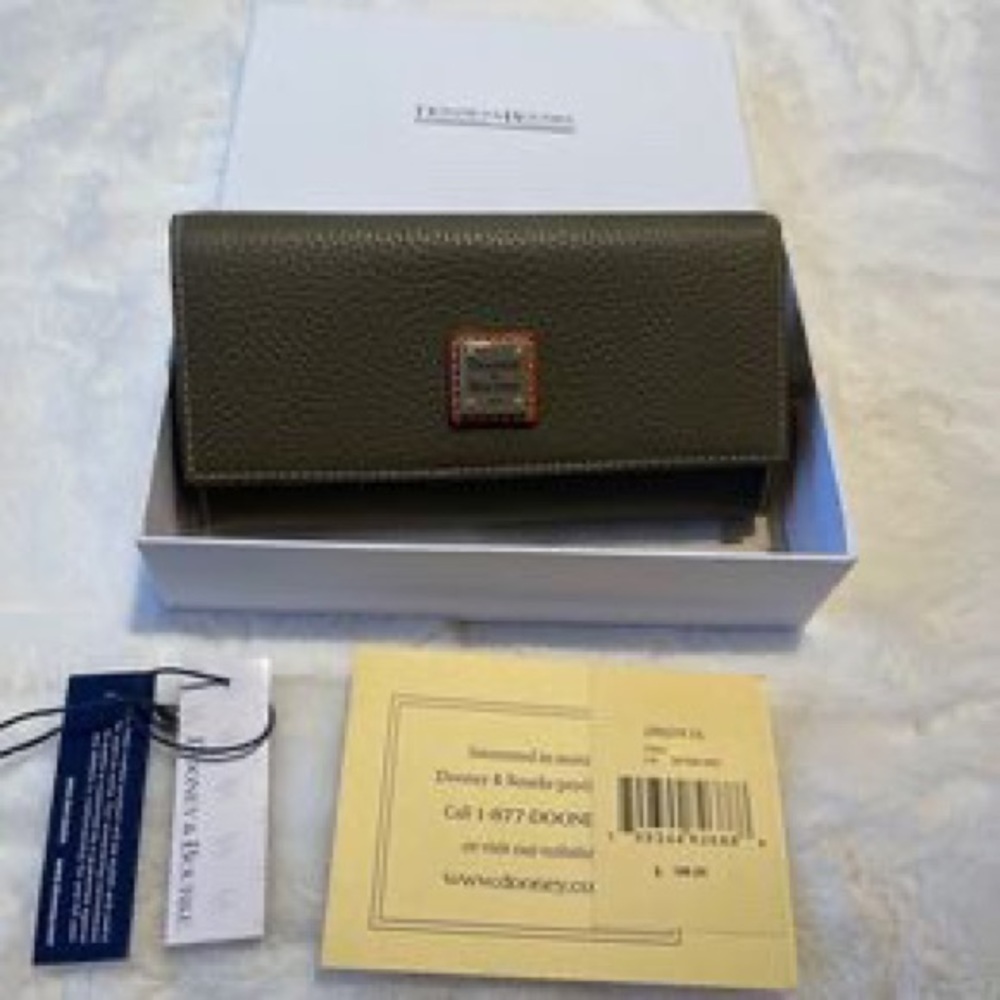 Dooney and Bourke NEW wallet in olive